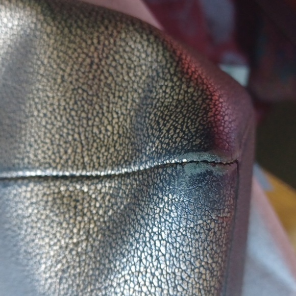 COACH 33736 MEDIUM SIZE GOLD, BLACK LEATHER METALIC HANDBAG - Picture 7 of 12